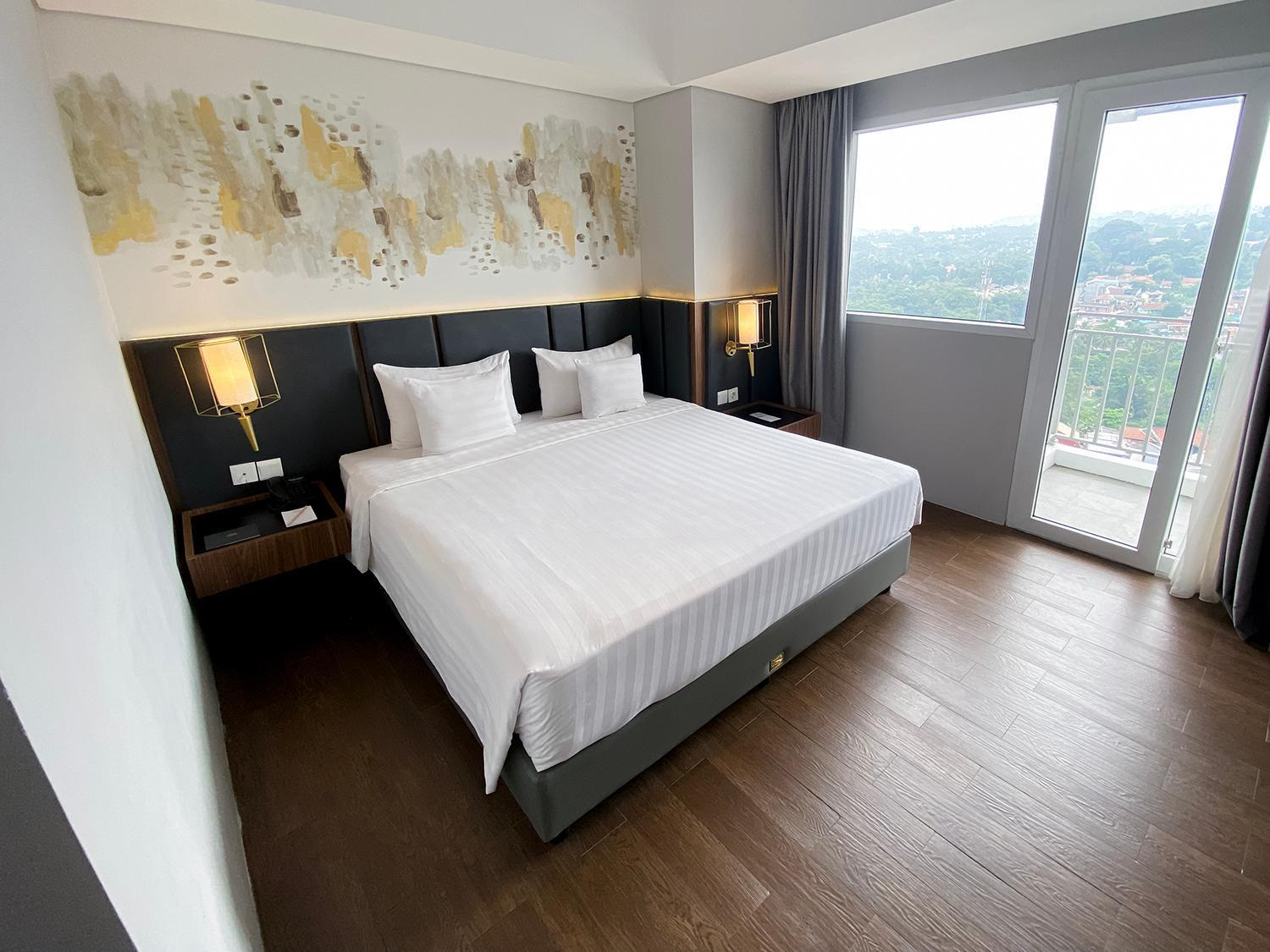 Executive Suite,1650019195:JPEG